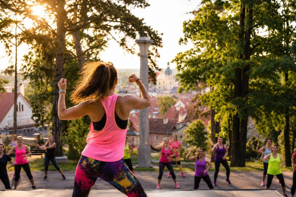 Wakacyjny hit w Strzegomiu! Darmowa zumba pod chmurką już od najbliższego czwartku. 